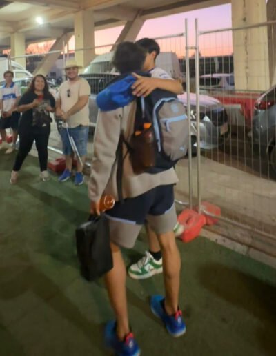 Elier nuestro Protagonista de la Inclusión de la Fundación Estadio Inclusivo junto a los jugadores de la Universidad Católica